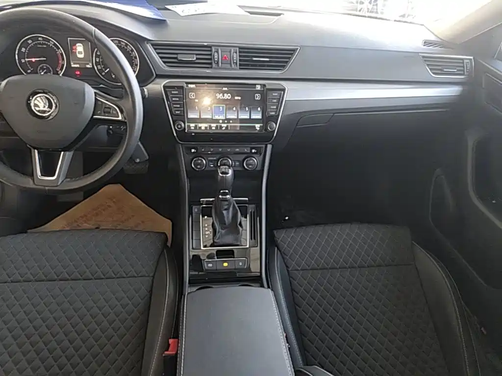 Skoda Superb — миниатюра 13