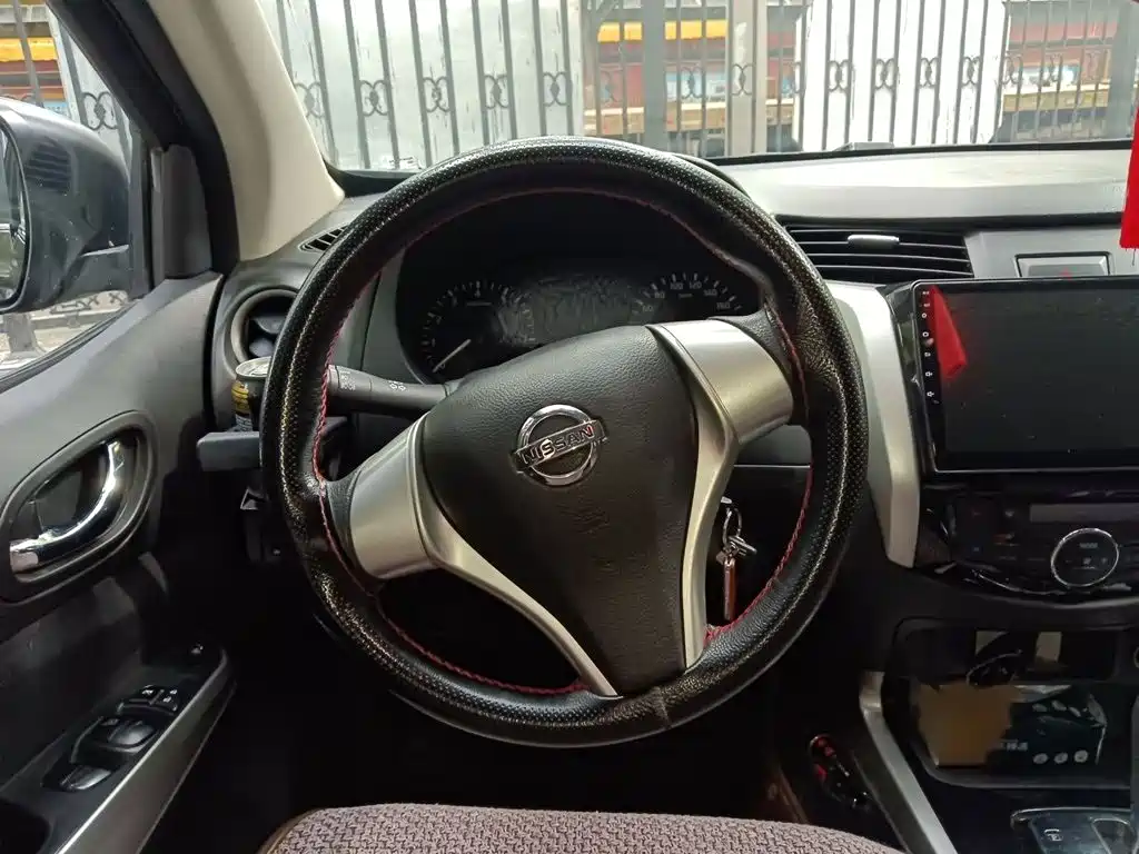 Nissan Navara — миниатюра 3