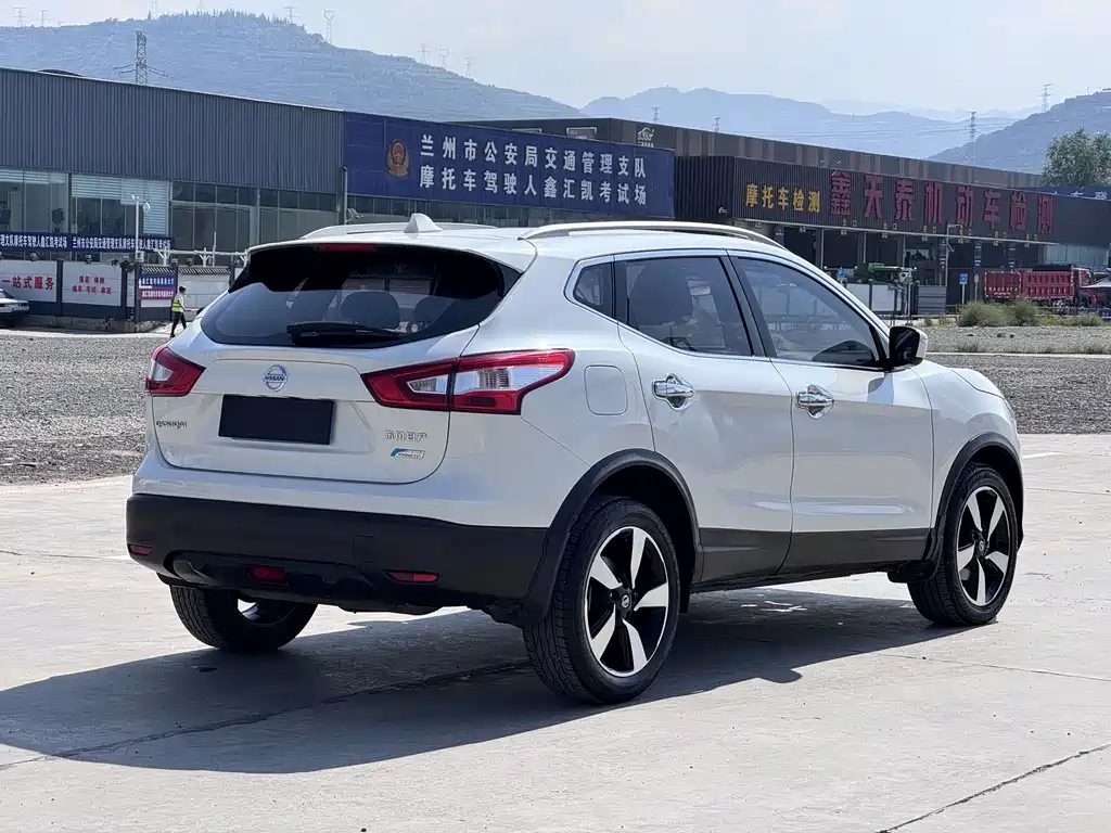Nissan Qashqai — миниатюра 14
