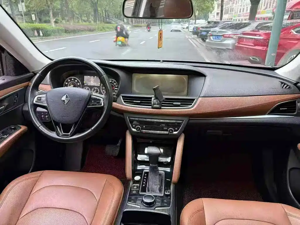 Borgward BX7 — миниатюра 5