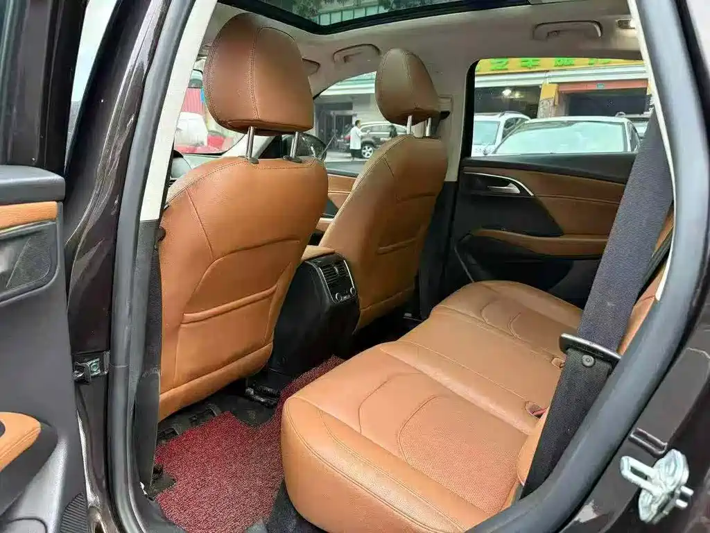 Borgward BX7 — миниатюра 8