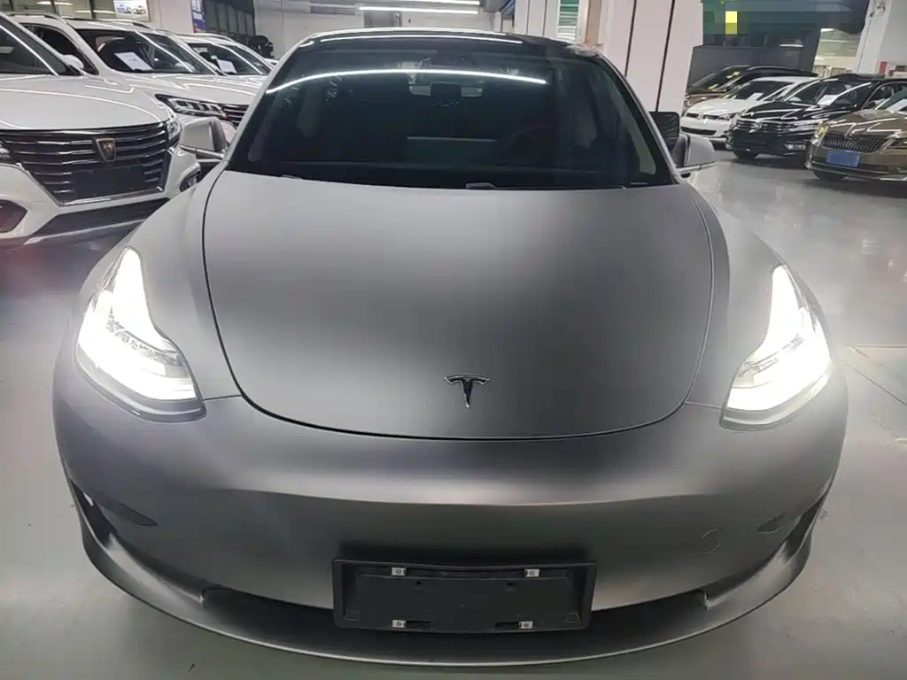 Tesla Model 3 — миниатюра 3