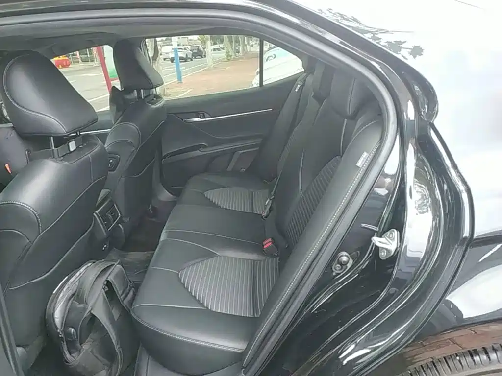 Toyota Camry — миниатюра 17