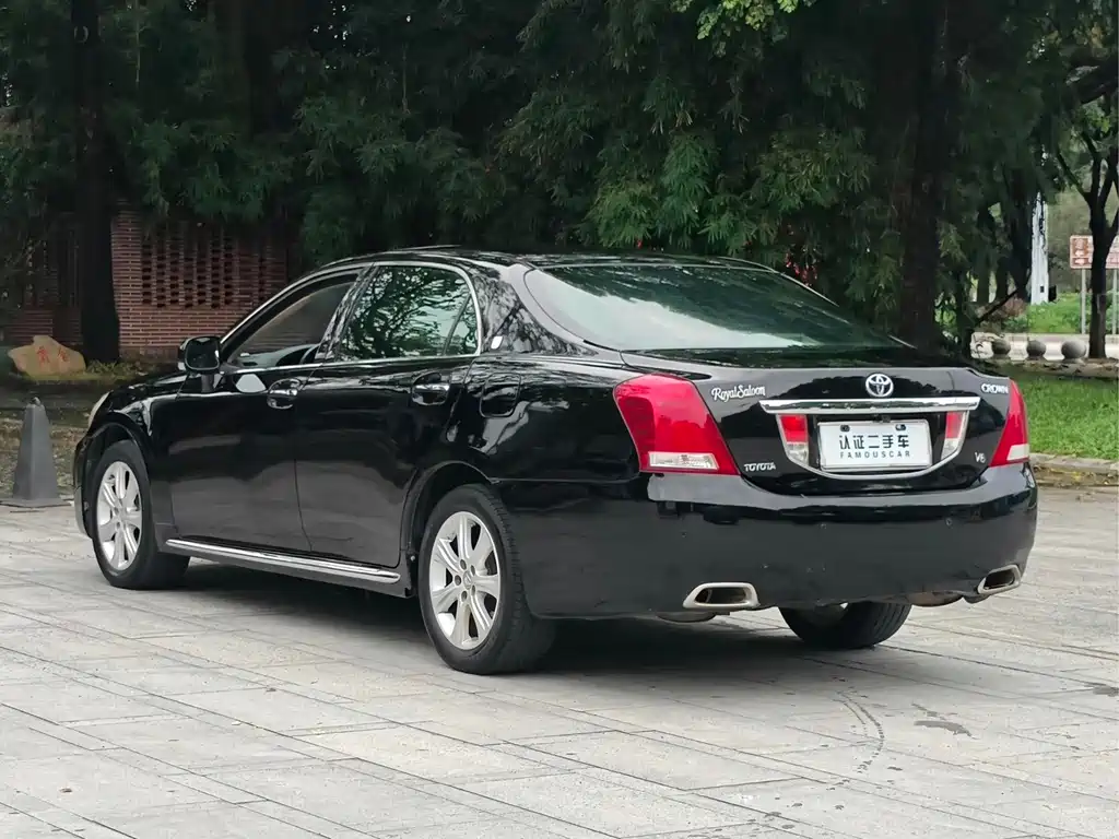 Toyota Crown — миниатюра 17