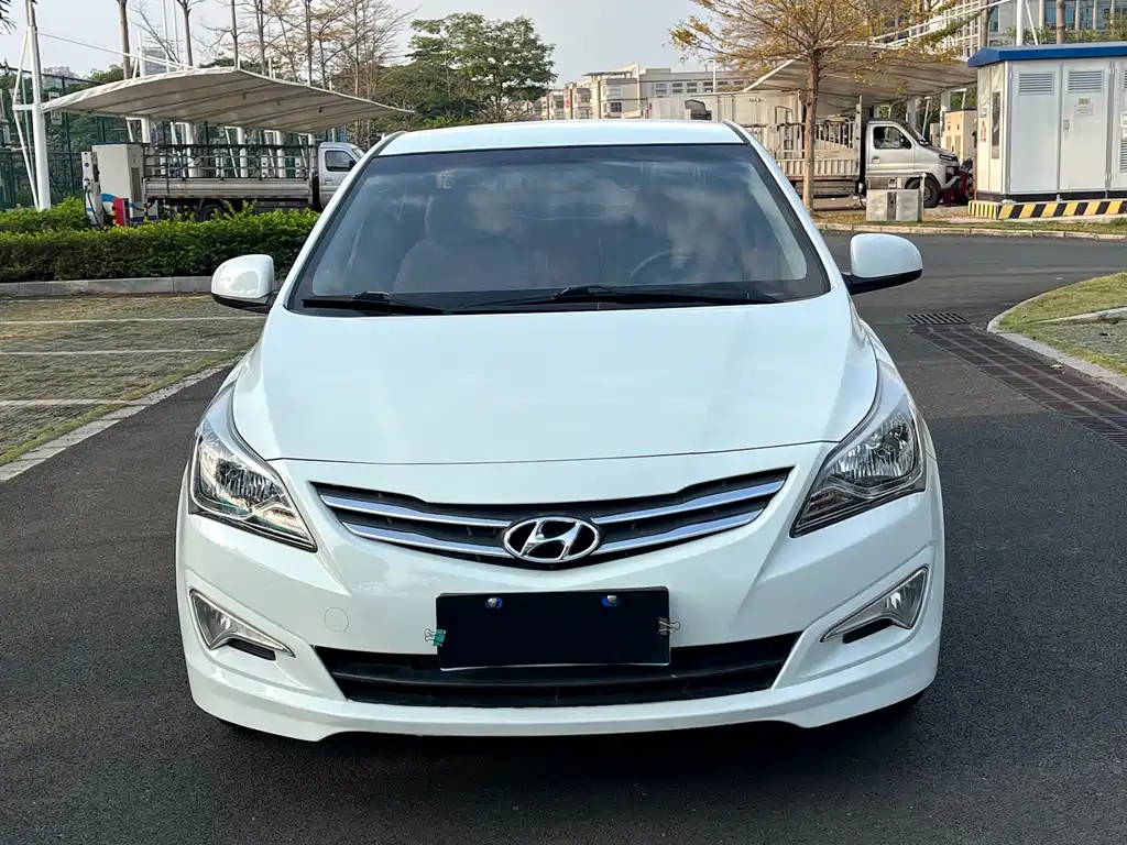 HYUNDAI RENA