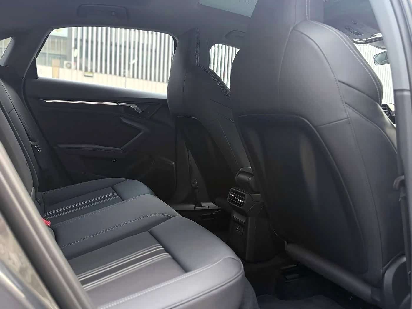 Audi A3 1.4 л 2023 г. желто-оранжевый, пробег 18000 км