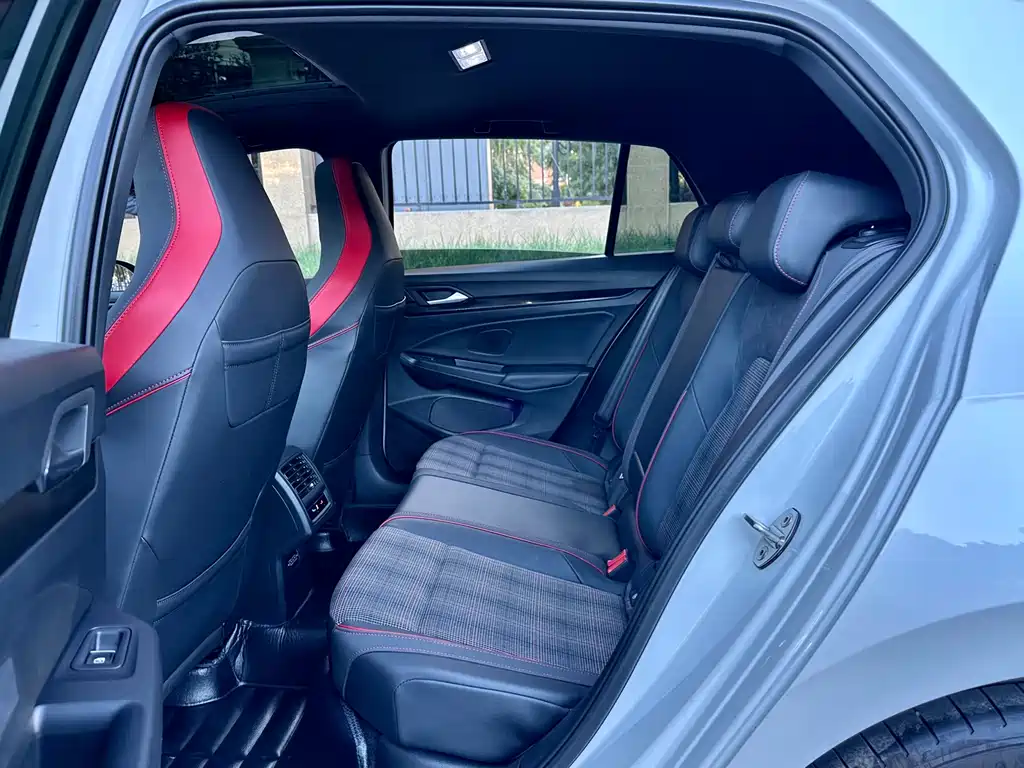 Volkswagen Golf GTI — миниатюра 13
