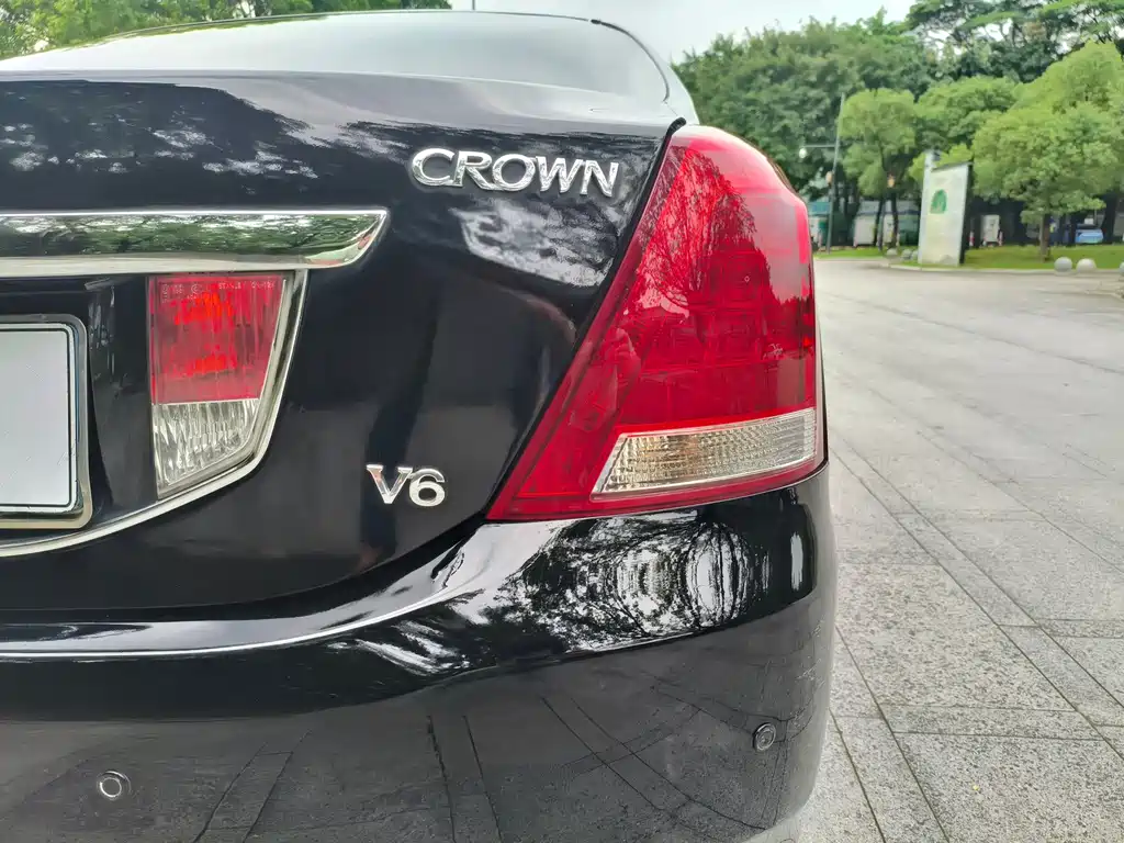 Toyota Crown — миниатюра 13