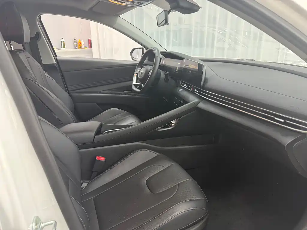 Hyundai Elantra — миниатюра 6