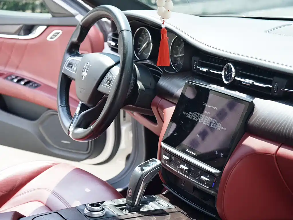 Maserati Quattroporte — миниатюра 17