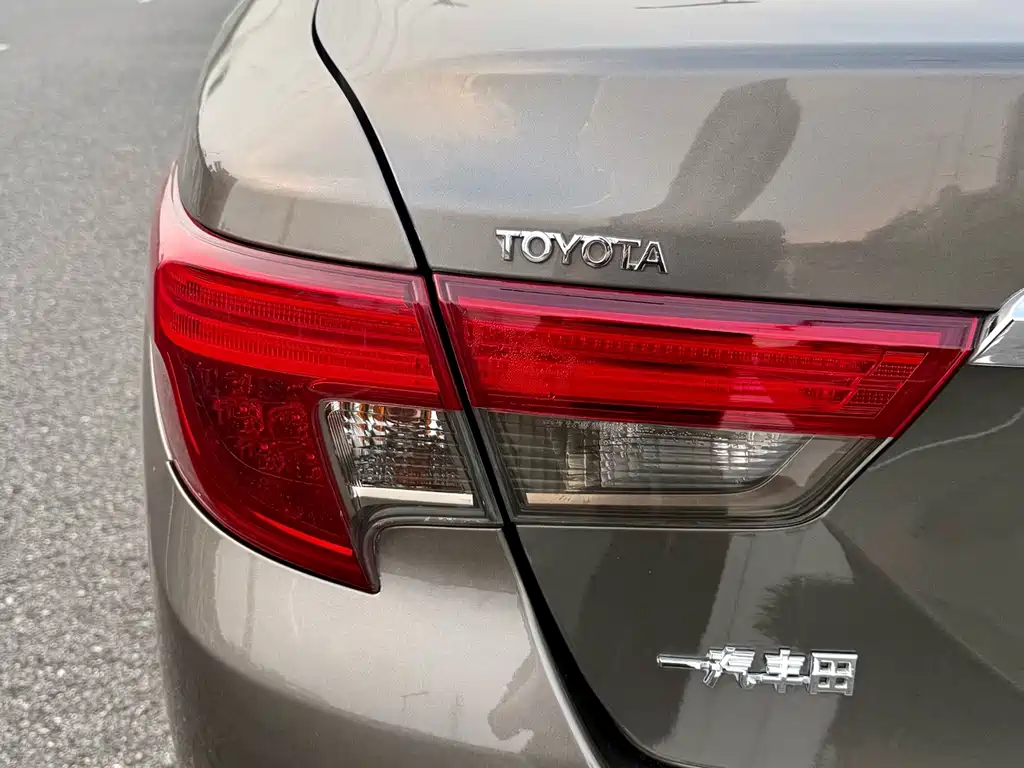 Toyota Reiz — миниатюра 9