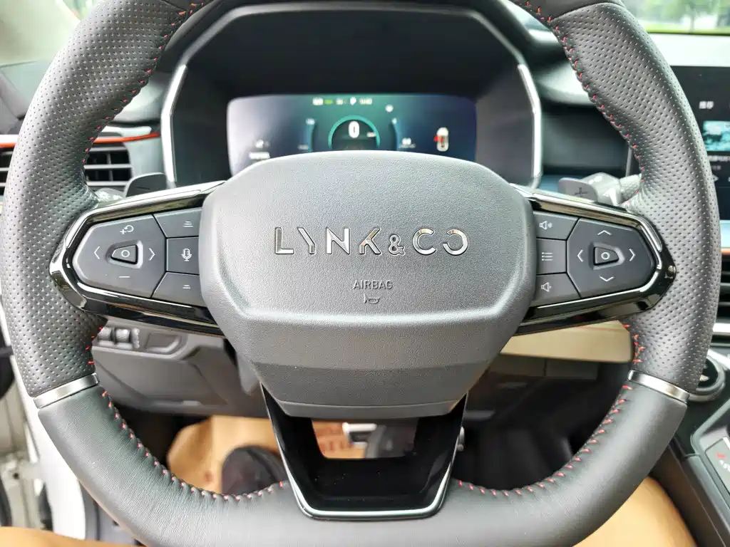 Lynk & Co 06 — миниатюра 11