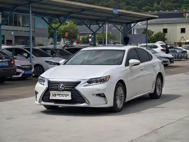 LEXUS  ES 2017