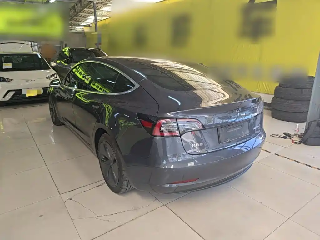 Tesla Model 3 — миниатюра 5