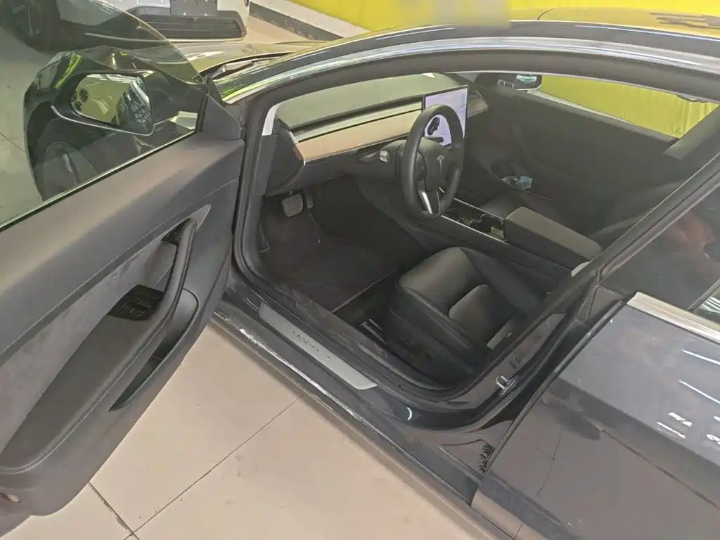 Tesla Model 3 — миниатюра 16