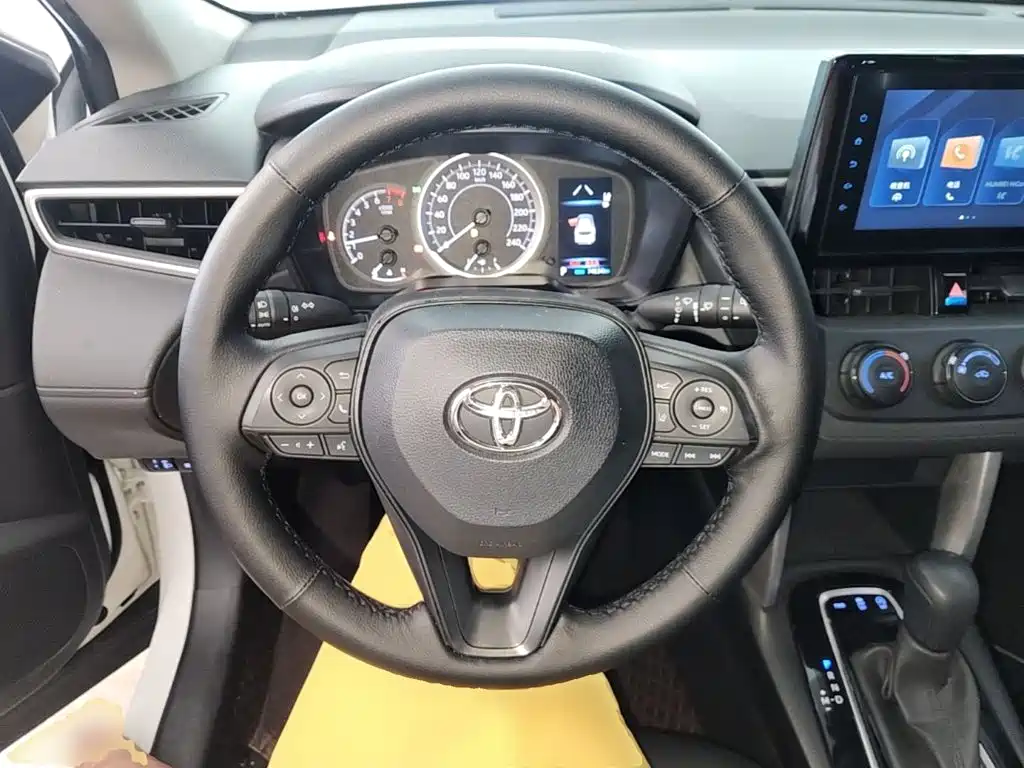 Toyota Corolla Cross — миниатюра 11