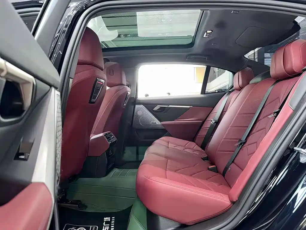 BMW 5 Series — миниатюра 6