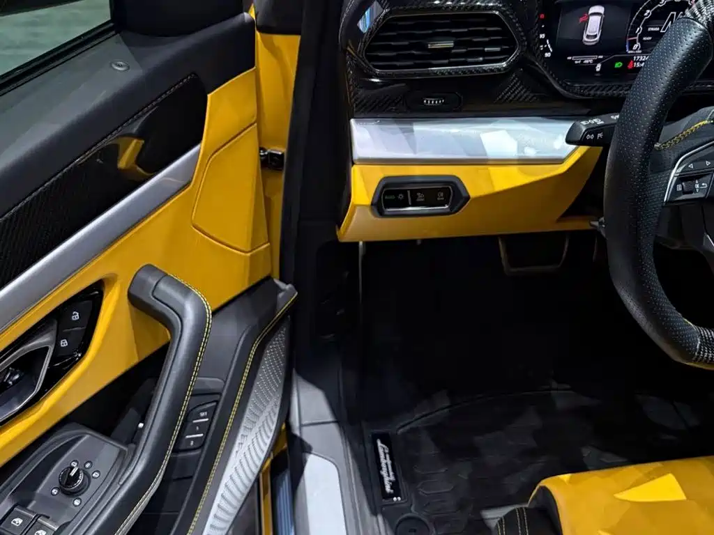 Lamborghini Urus — миниатюра 3