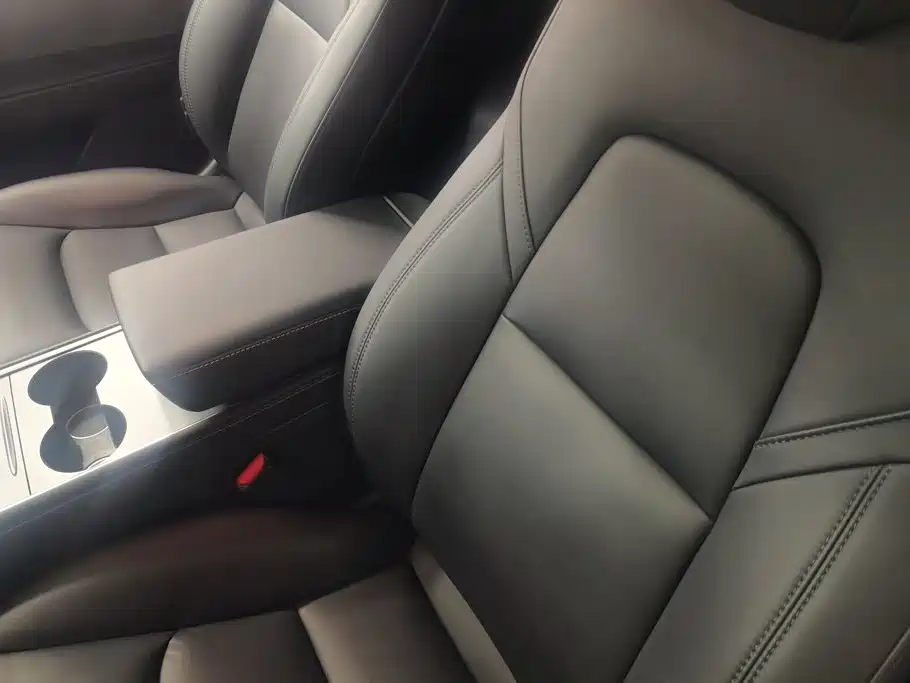 Tesla Model Y — миниатюра 9