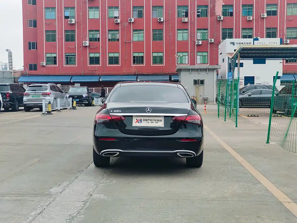 MERCEDES-BENZ E CLASS