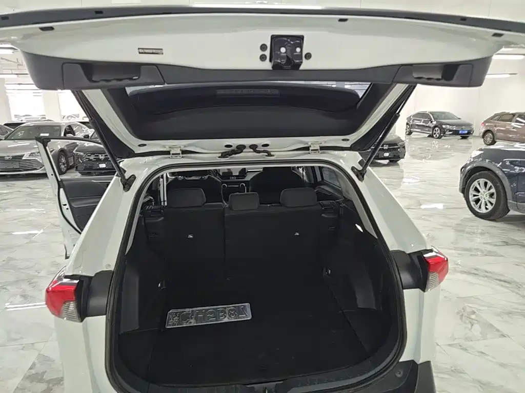 Toyota RAV4 — миниатюра 19