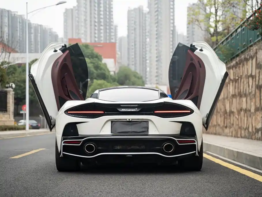 McLaren GT — миниатюра 7