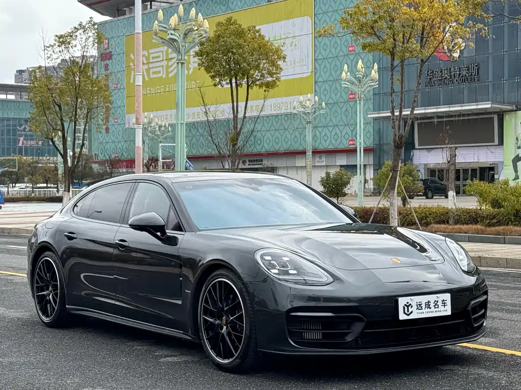 PORSCHE PANAMERA