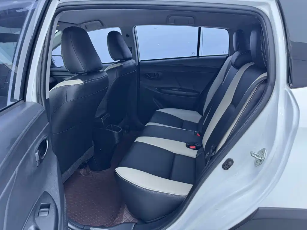 Toyota Yaris L — миниатюра 13