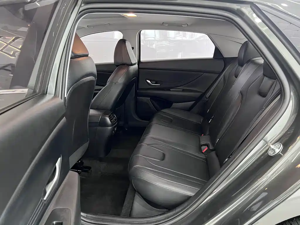 Hyundai Elantra — миниатюра 13