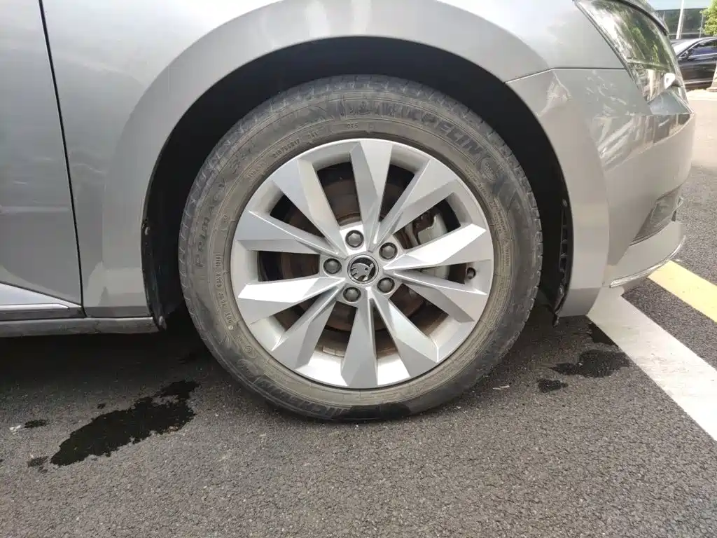 Skoda Superb — миниатюра 8