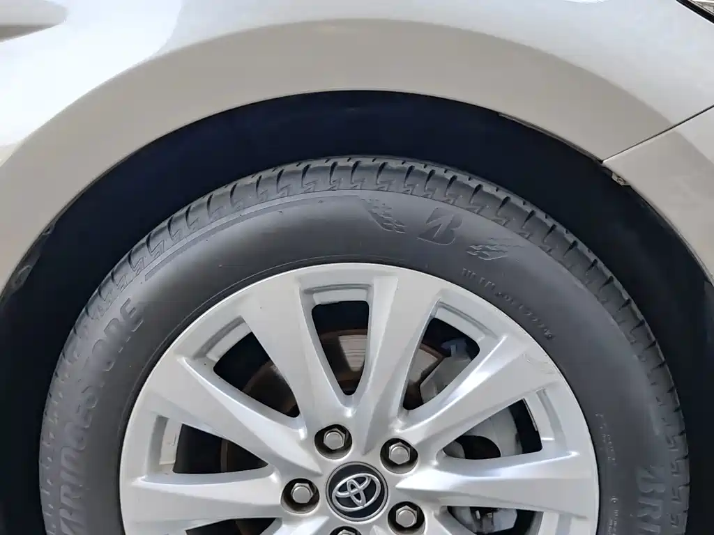 Toyota Camry — миниатюра 14