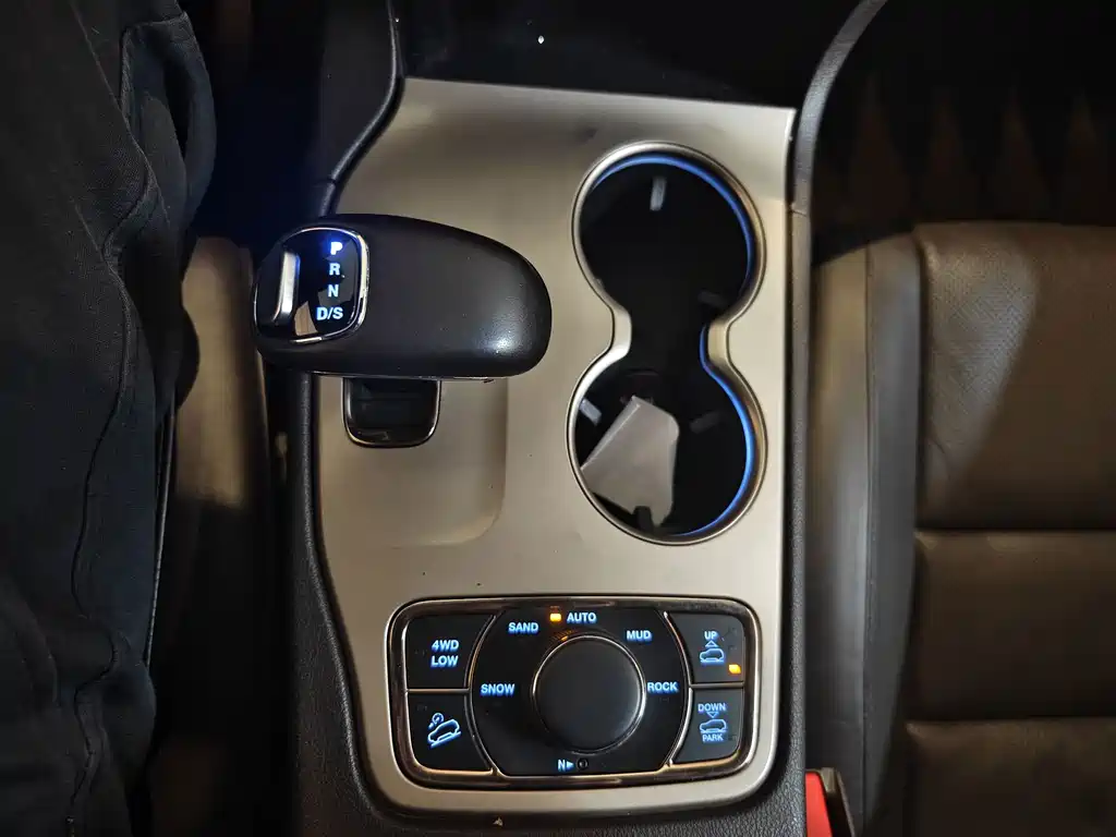 Jeep Grand Cherokee (Import) — миниатюра 9