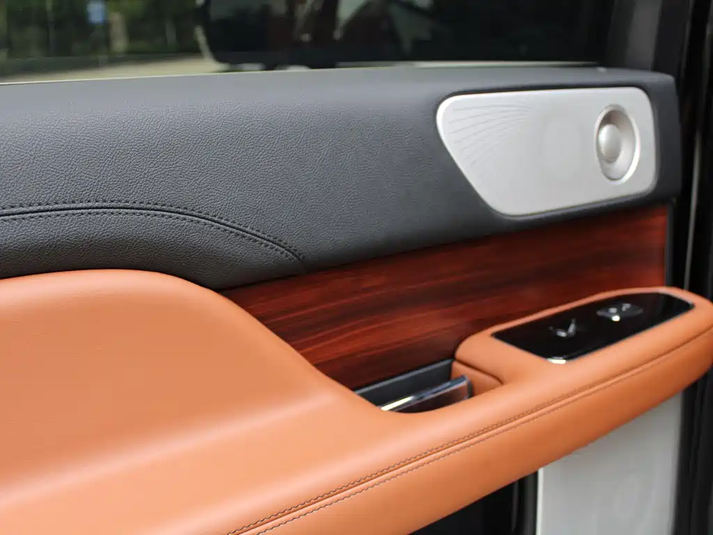 Lincoln Navigator — миниатюра 14