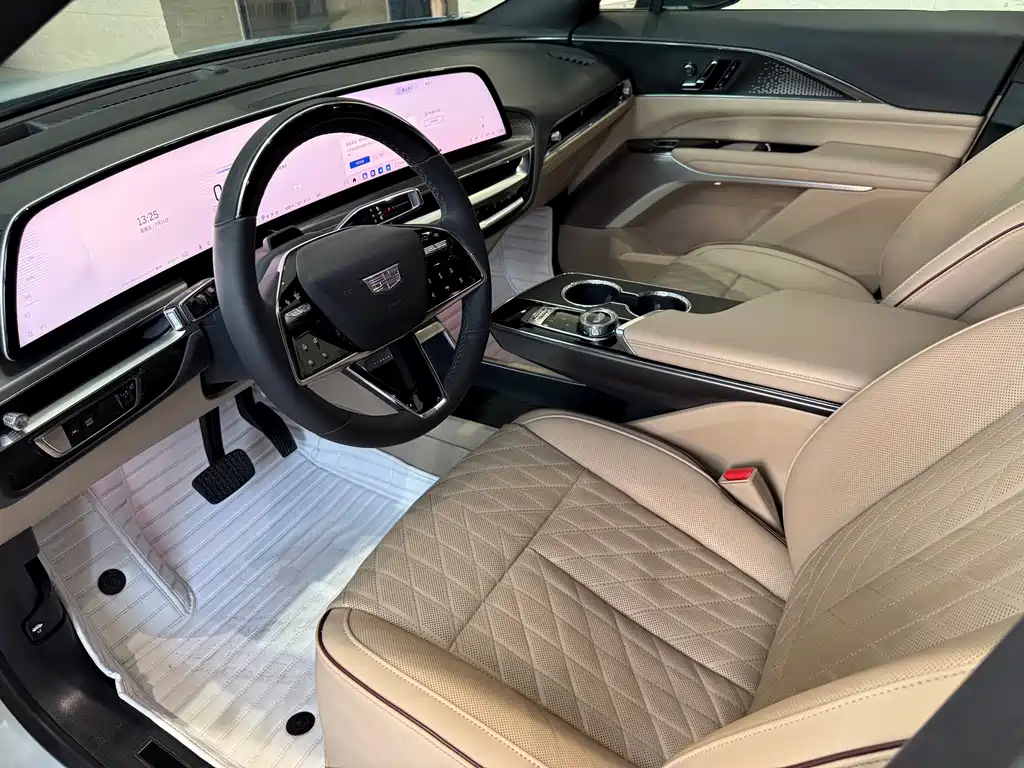 Cadillac Lyriq — миниатюра 5