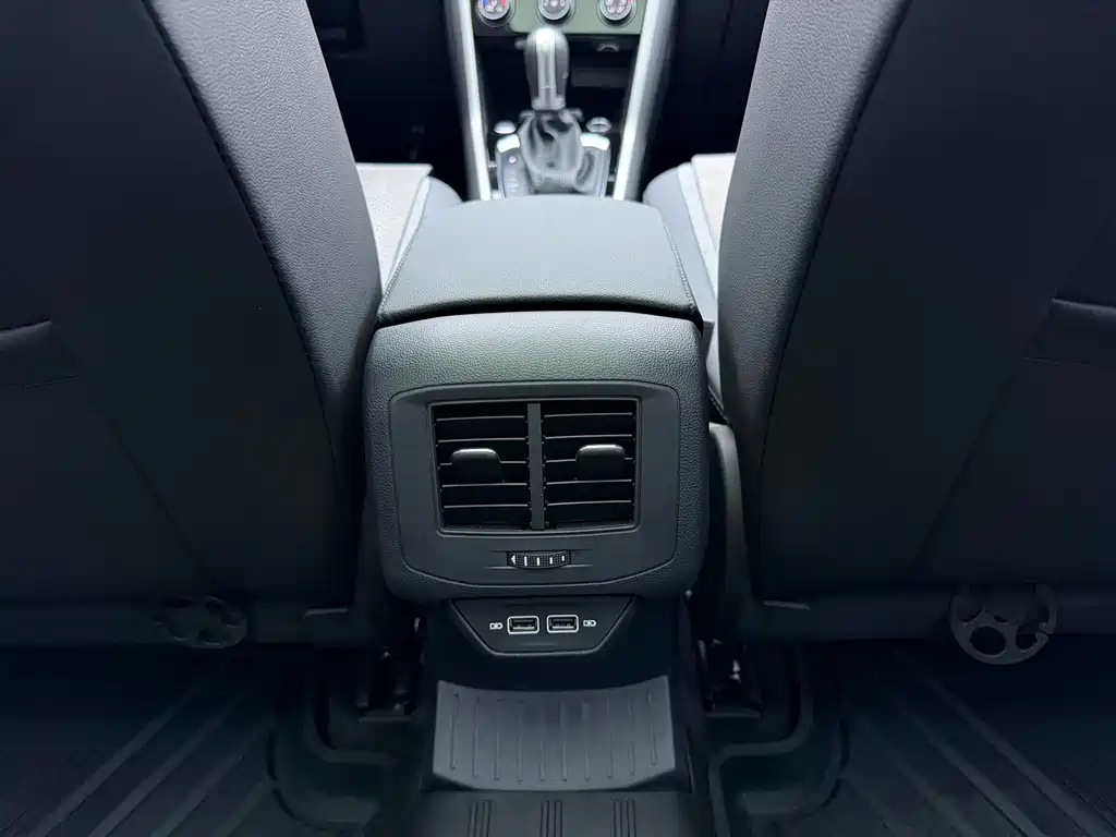 Volkswagen T-Roc — миниатюра 15