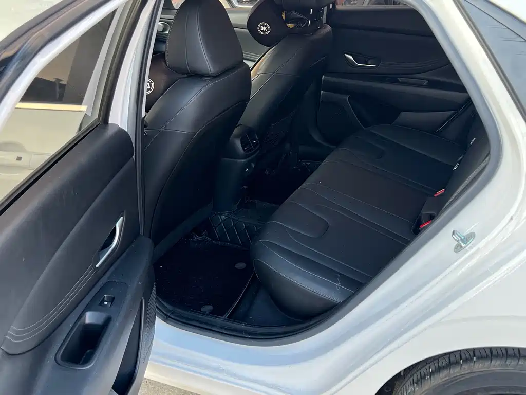 Hyundai Elantra — миниатюра 11