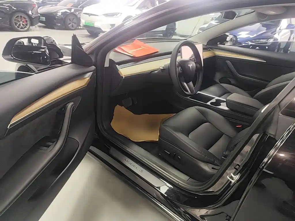 Tesla Model 3 — миниатюра 16