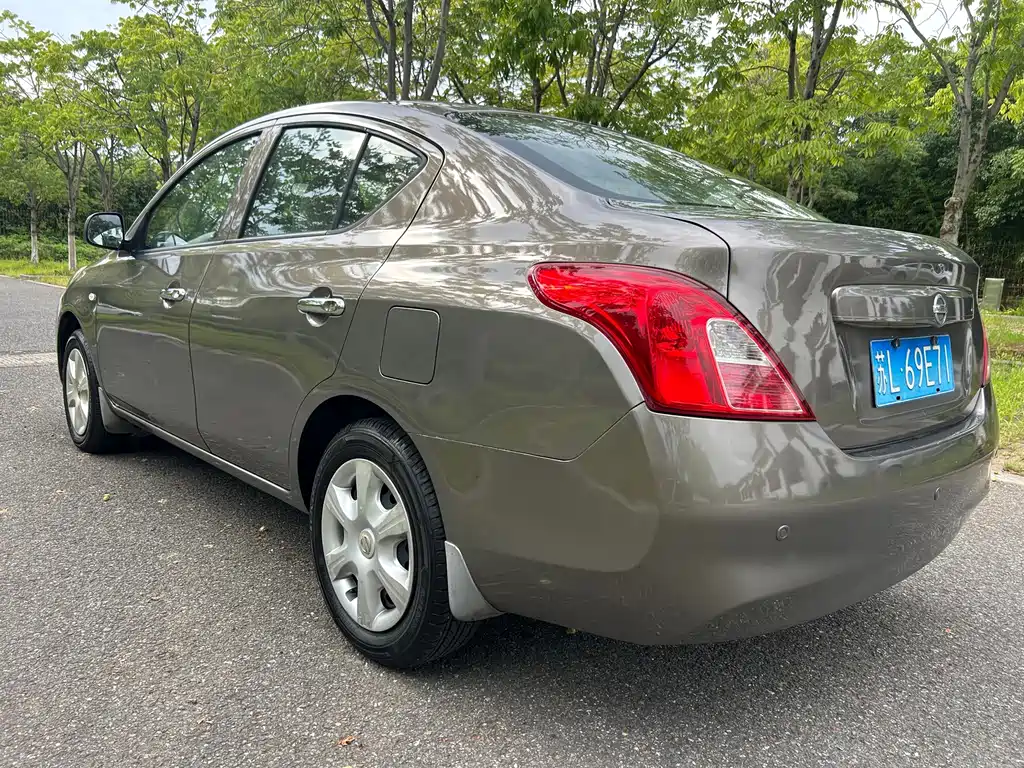 Nissan Sunny — миниатюра 4
