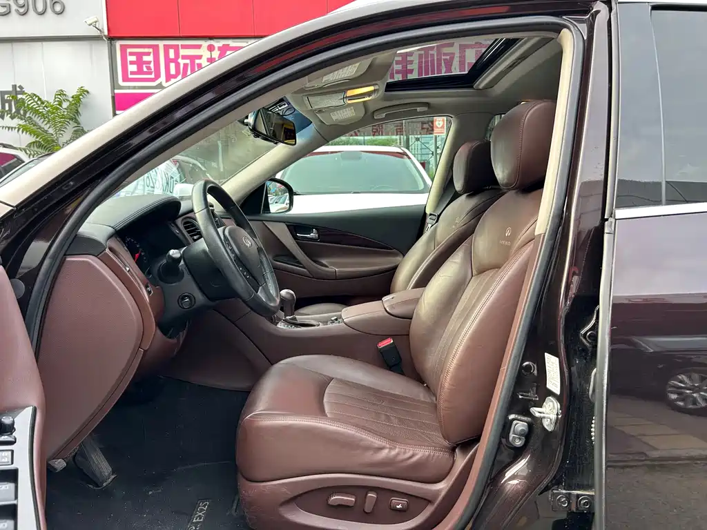 Infiniti EX — миниатюра 4