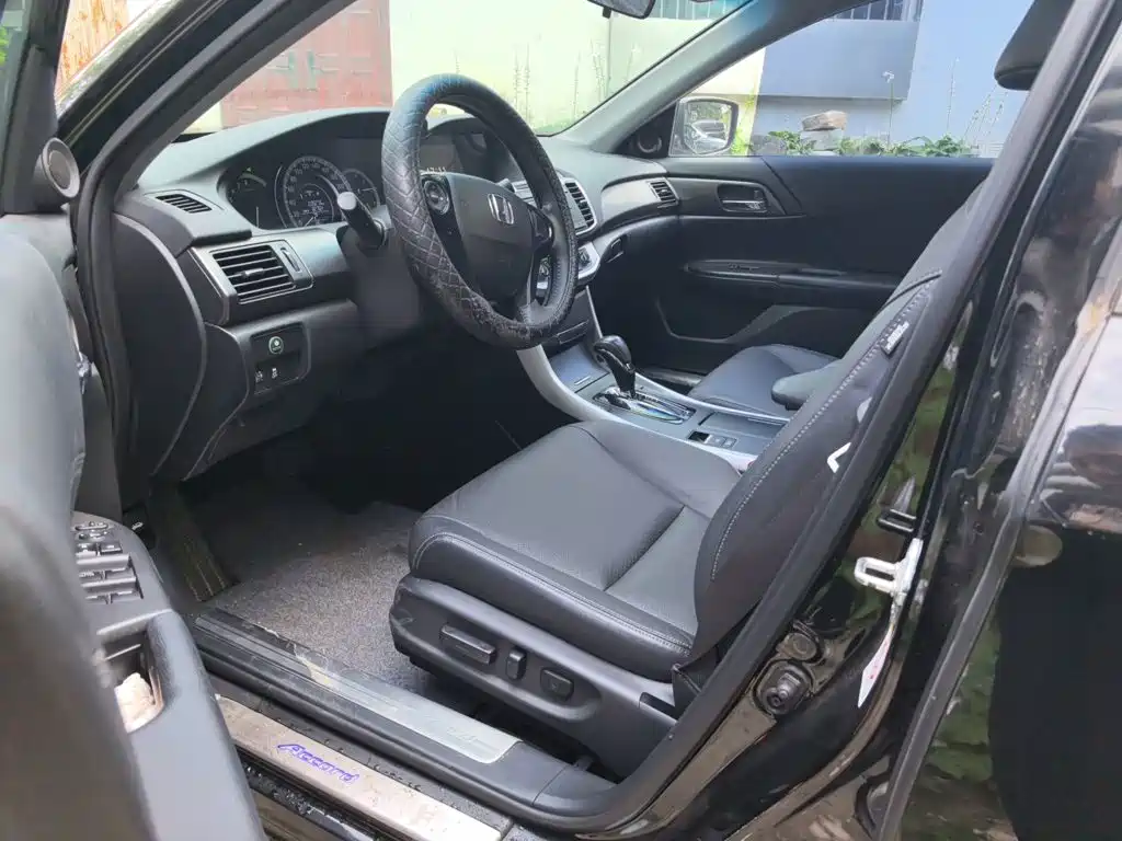 Honda Accord — миниатюра 12