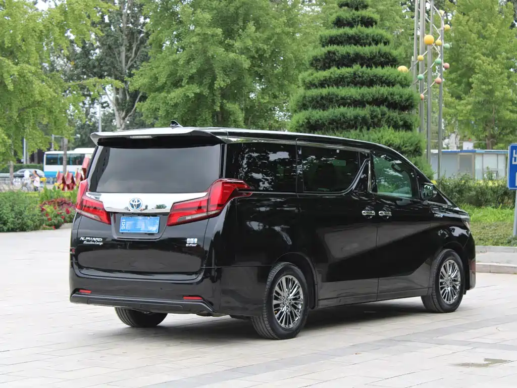 Toyota Alphard — миниатюра 4