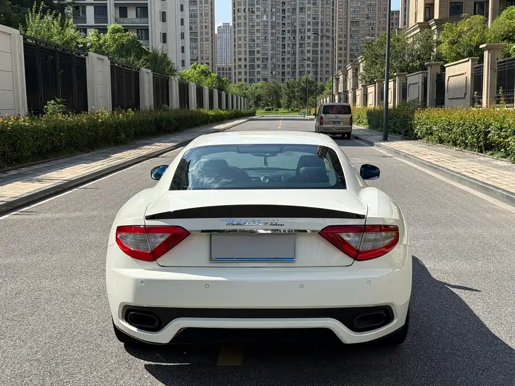 Maserati GranTurismo — миниатюра 5