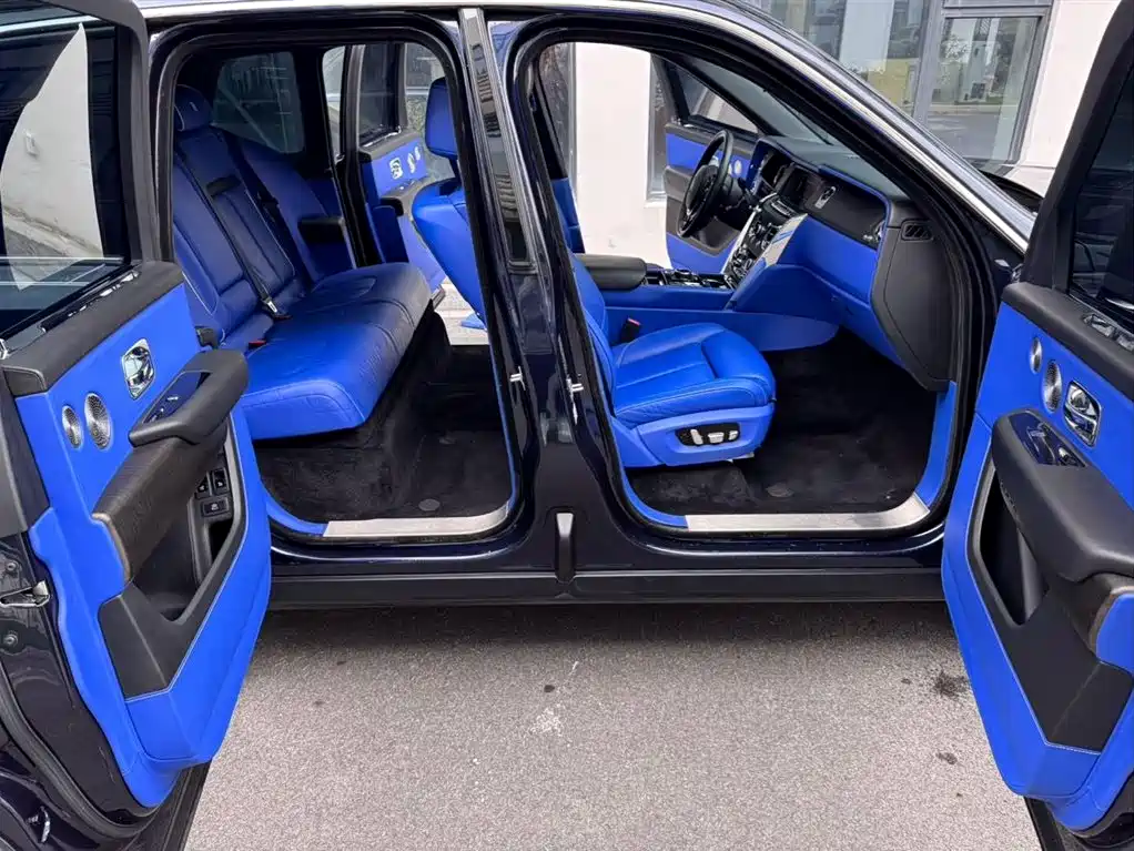 Rolls-Royce Cullinan 2018 мест