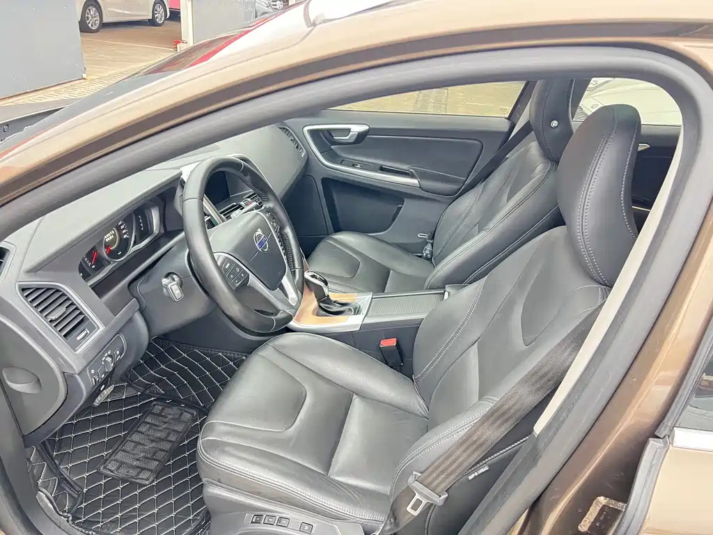 Volvo XC60 — миниатюра 10