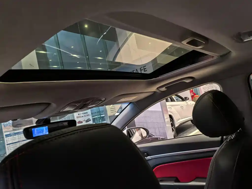 Hyundai Elantra — миниатюра 14