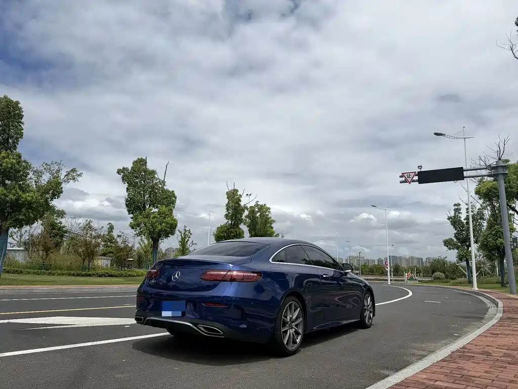 Mercedes-Benz E-Class (Import) — миниатюра 9