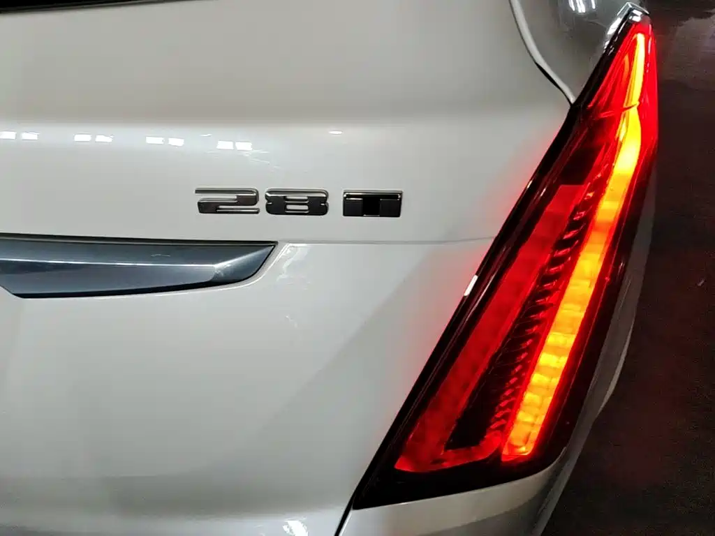 Cadillac XT5 — миниатюра 8
