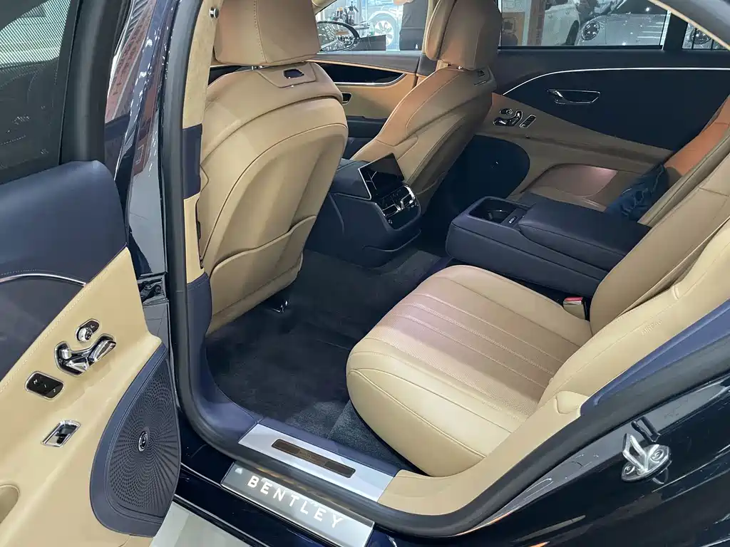 Bentley Flying Spur — миниатюра 6