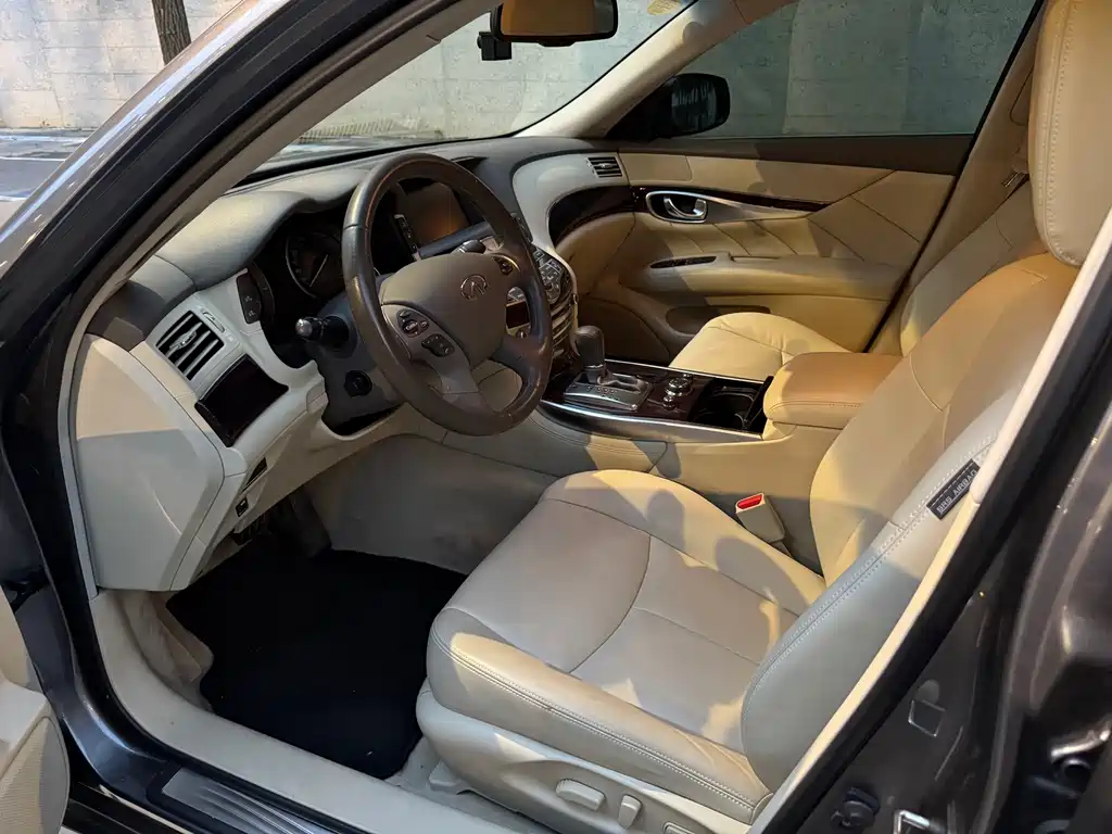 Infiniti Q70 — миниатюра 3