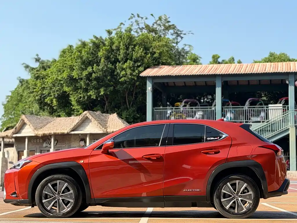 Lexus UX New Energy — миниатюра 3